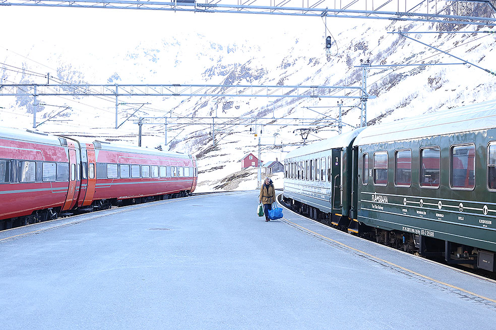 LifTe 北欧の暮らし ミュールダール駅 乗り換え ベルゲン急行 フロム鉄道 ノルウェー 鉄道の日