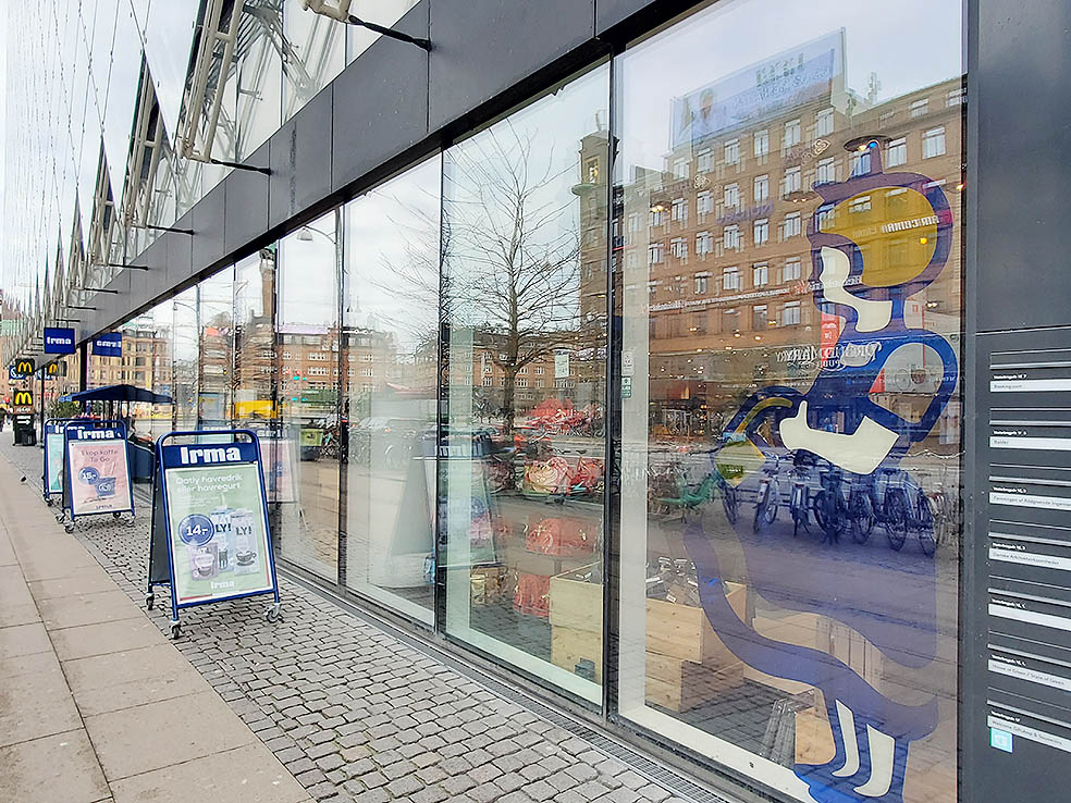 LifTe北欧の暮らし 冬の北欧旅2023の5日目で訪れたデンマークコペンハーゲンにあるスーパーマーケットirma(イヤマ)の外観