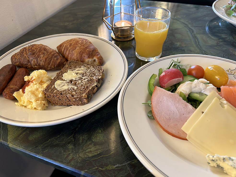 LifTe北欧の暮らし 冬の北欧旅2023の5日目で訪れたデンマークコペンハーゲンにあるホテルアストリアの朝食
