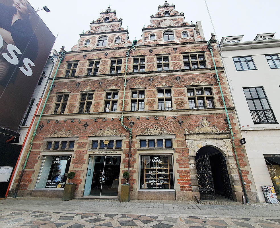 LifTe北欧の暮らし 冬の北欧旅2023の5日目で訪れたデンマークコペンハーゲンにあるロイヤルコペンハーゲン本店の外観