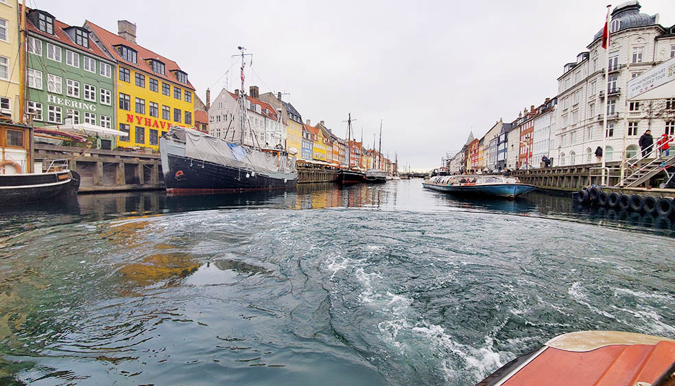 LifTe北欧の暮らし 2023年冬の北欧旅5日目で訪れたデンマーク首都コペンハーゲン随一の観光地ニューハウンで体験できる運河クルーズ