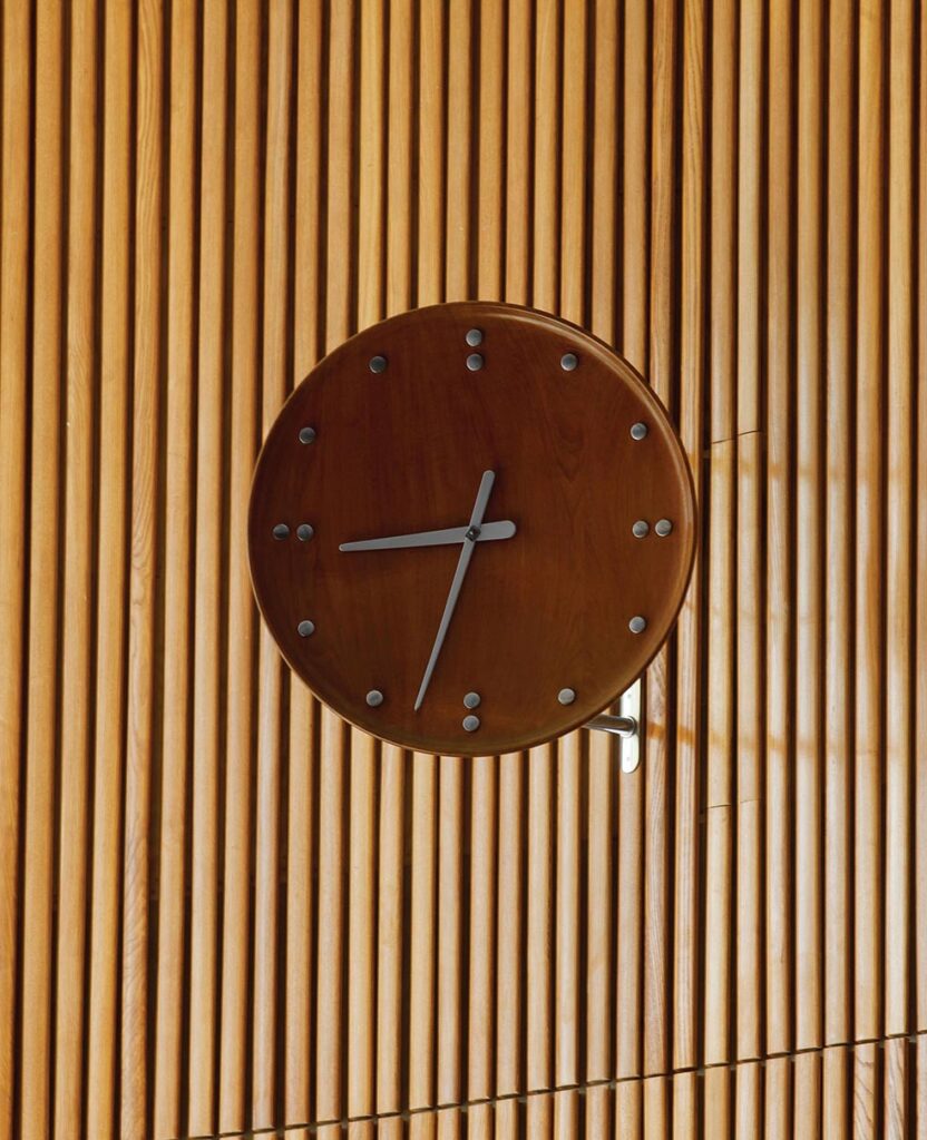 LifTe北欧の暮らし デンマークの伝説的家具デザイナー フィン・ユールが1950年代初期に手がけた壁時計 FJ wall clock
