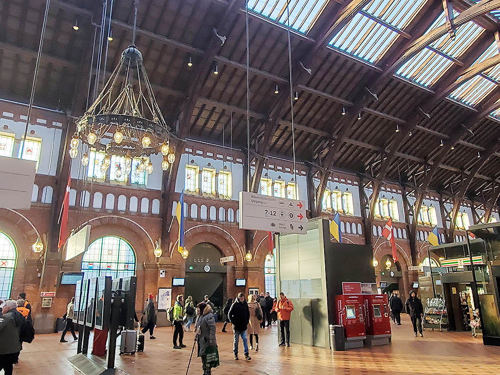 LifTe北欧の暮らし 北欧旅日記2023年6日目に訪れたデンマークの首都コペンハーゲン中央駅