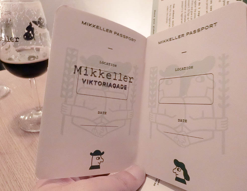 LifTe北欧の暮らし 2023年冬の北欧旅6日目で訪れたデンマークの首都コペンハーゲンにあるMikkeller Bar(ミッケラー・バー)のパスポートの中身