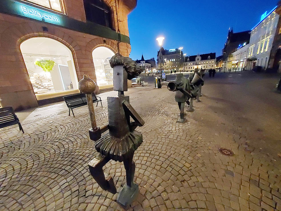 LifTe北欧の暮らし 2023年冬の北欧旅6日目で訪れたスウェーデン第3の都市マルメ、ストートリィ広場付近にあるブレーメンの音楽隊の銅像