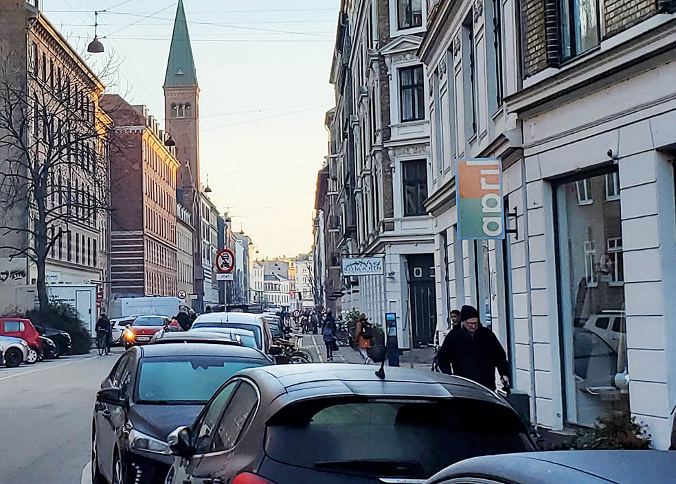 LifTe北欧の暮らし デンマーク 2023年冬、編集部が訪れたコペンハーゲンの人気カフェエイプリル・コーヒーの外観