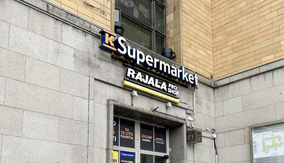 LifTe北欧の暮らし 編集部が2023年冬の北欧出張10日目後編で訪れたヘルシンキ のスーパーマーケットK-supermarket(k-mart)外観