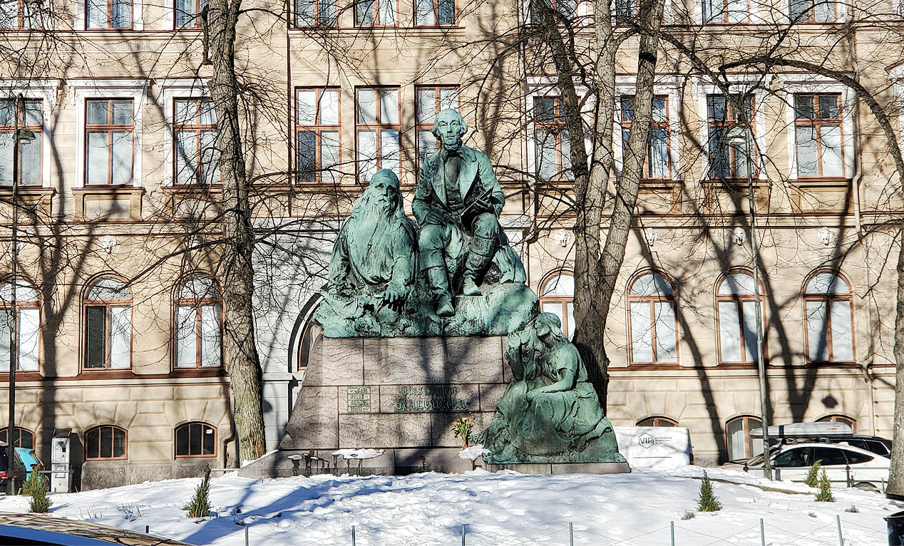 妻の作った　古物のガーランド　ワルシャワの人魚　北欧の河に棲む武闘派マーメイド ワルシャワ 人魚像 (ワルシャワ オールド タウン) - ツアーと