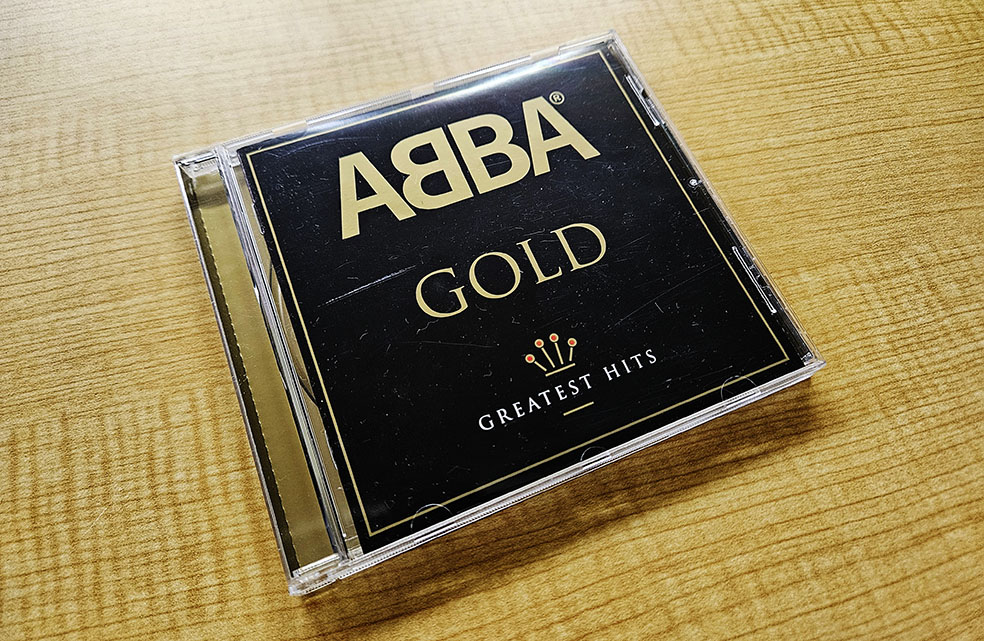 LifTE北欧の暮らし スウェーデン出身のポップバンド ABBA(アバ)のベスト盤「ABBA GOLD」ジャケット