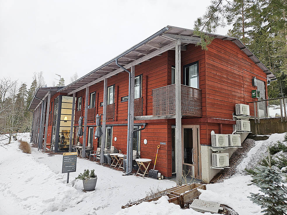 LifTe北欧の暮らし フィンランド旅行でオススメしたいホテルの一つエスポーのヌークシオ国立公園脇にあるHaltia Lake Lodge ハルティア・レイク・ロッジ の外観