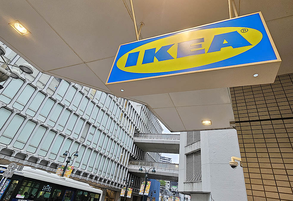 LifTe北欧の暮らし スウェーデン発祥のイケアの渋谷店 IKEA渋谷 看板 外観