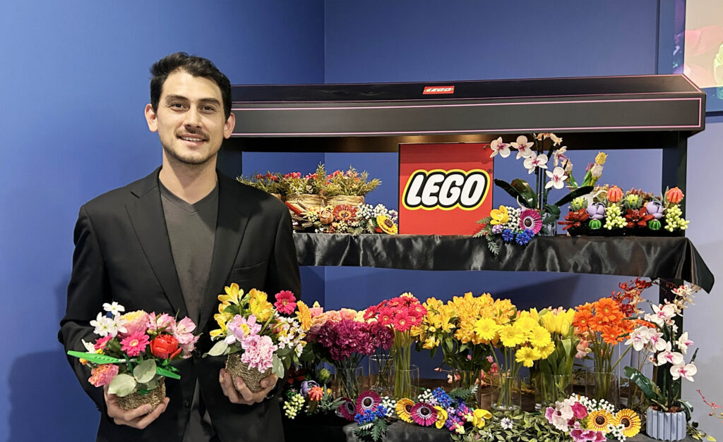 LifTe北欧の暮らし デンマーク発祥のレゴの世界観を楽しめるレゴディスカバリーセンター東京で4月20日(土)に開催される大人のレゴナイトでLEGOフラワーと生花のアレンジメントを楽しめるイベントで講師を務める座間アキーバ