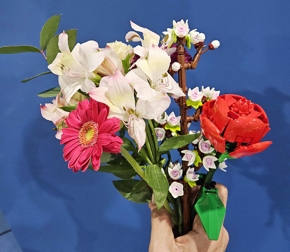 LifTe北欧の暮らし デンマーク発祥のレゴの世界観を楽しめるレゴディスカバリーセンター東京で4月20日(土)に開催される大人のレゴナイトでLEGOフラワーと生花のアレンジメントを楽しめるイベントがおこなわれる