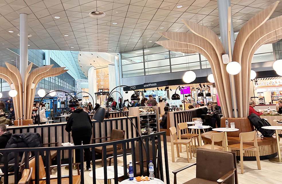 LifTe北欧の暮らし フィンランドの玄関口ヴァンター空港内のフードコート「Food Court Airside」が2024年FABアワードのベスト空港フードコートを受賞。フードコート内にはロバーツコーヒーを含めた6店舗が出店