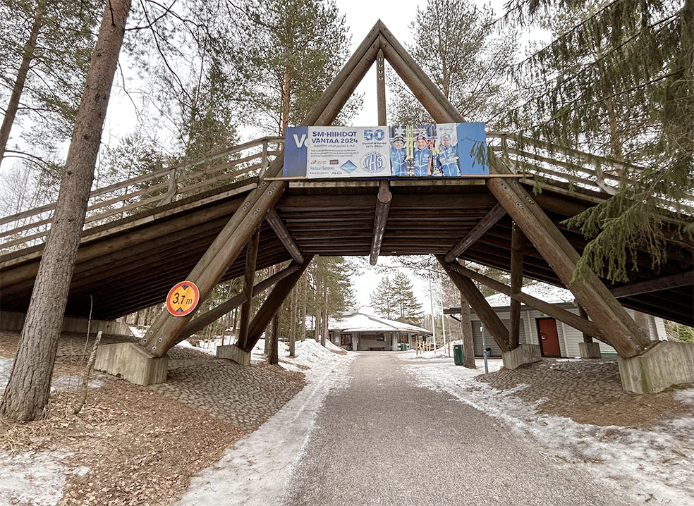 LifTe北欧の暮らし 編集部が2024年北欧冬の北欧出張12日目で訪れたフィンランドの首都ヘルシンキのヴァンターエリアにあるサウナ「クーシヤルヴィサウナ」はサウナの聖地として知られている