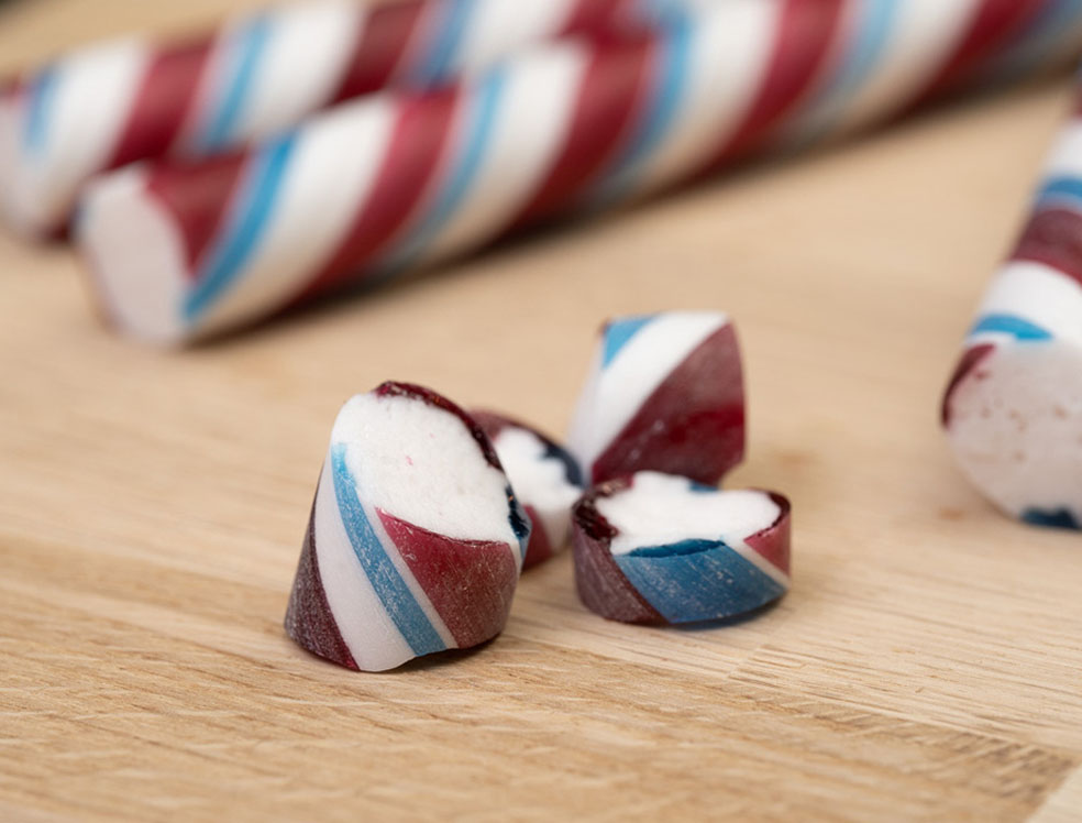 LifTe北欧の暮らし 阪急うめだ本店で5月21日(水)から6日間開催される「北欧フェア2025」で販売されるスウェーデンのストックホルム ガムラスタンにある「ポルカグリースコケリ」の飴 キャンディ