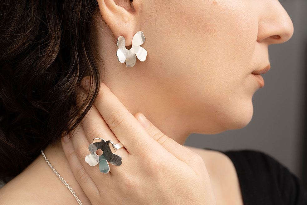 LifTe北欧の暮らし 阪急うめだ本店で5月21日(水)から6日間開催される「北欧フェア2025」で販売されるフィンランドのフィンレイソンとマリメッコがコラボをしたピアスとリング