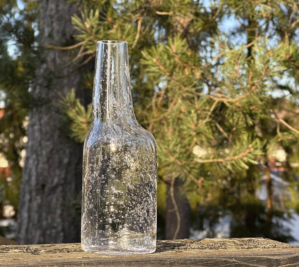 LifTe北欧の暮らし 阪急うめだ本店で5月21日(水)から6日間開催される「北欧フェア2025」で販売されるフィンランドのアーティスト ハッリ・コスキネンが作る花瓶 ヌータヤルヴィ