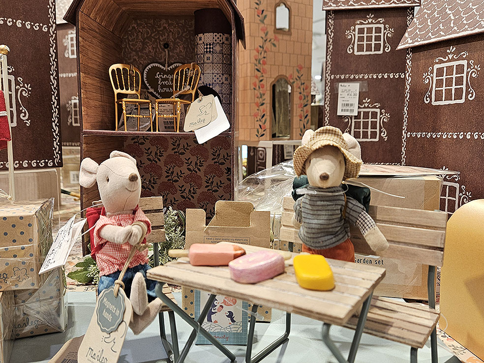 LifTe北欧の暮らし 5月21日(水)から阪急うめだ本店で開催されている「北欧フェア2024」のバイヤー田井梨々子さんがおすすめするデンマークブランドメイレグの人形