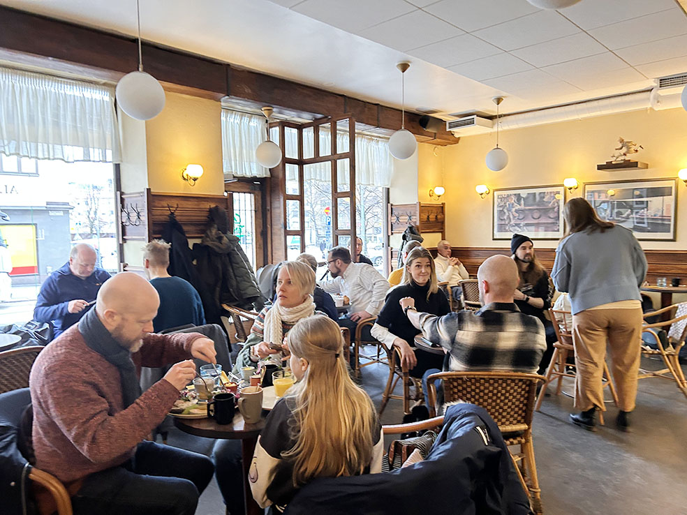 LifTe北欧の暮らし 2024年編集部が冬の北欧出張12日目に訪れたカフェ・ティンティンタンゴの内観 cafe tin tin tango