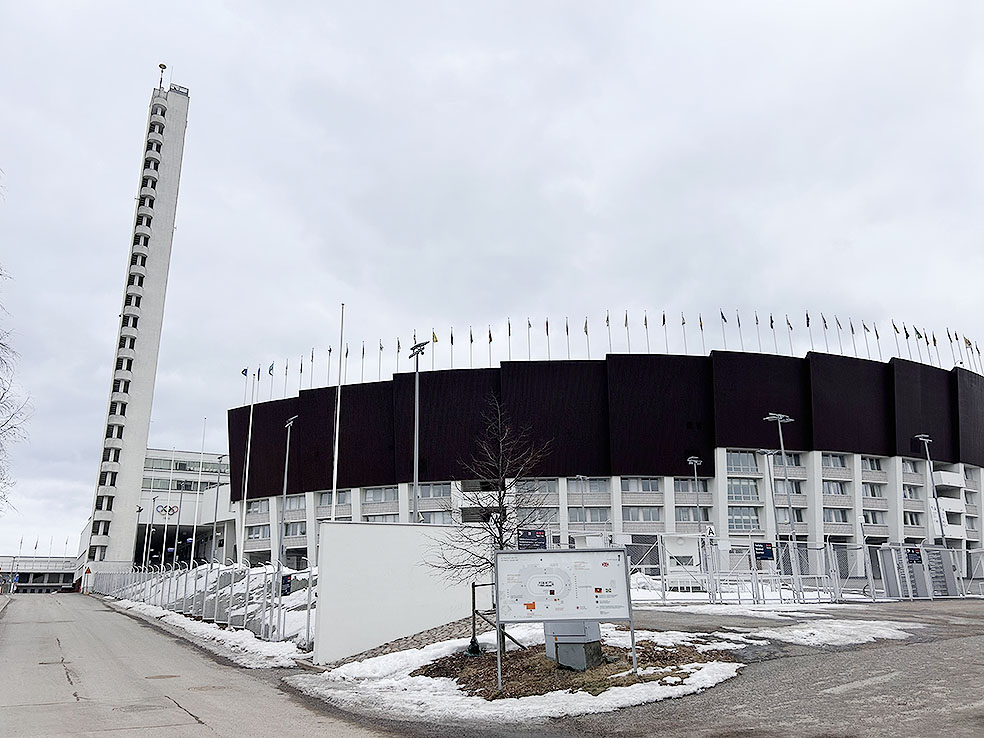 LifTe北欧の暮らし 2024年編集部が冬の北欧出張12日目に訪れたフィンランドのヘルシンキにあるオリンピックスタジアム ユリョ・リンドグレンとトイヴォ・ヤンッティによる建築