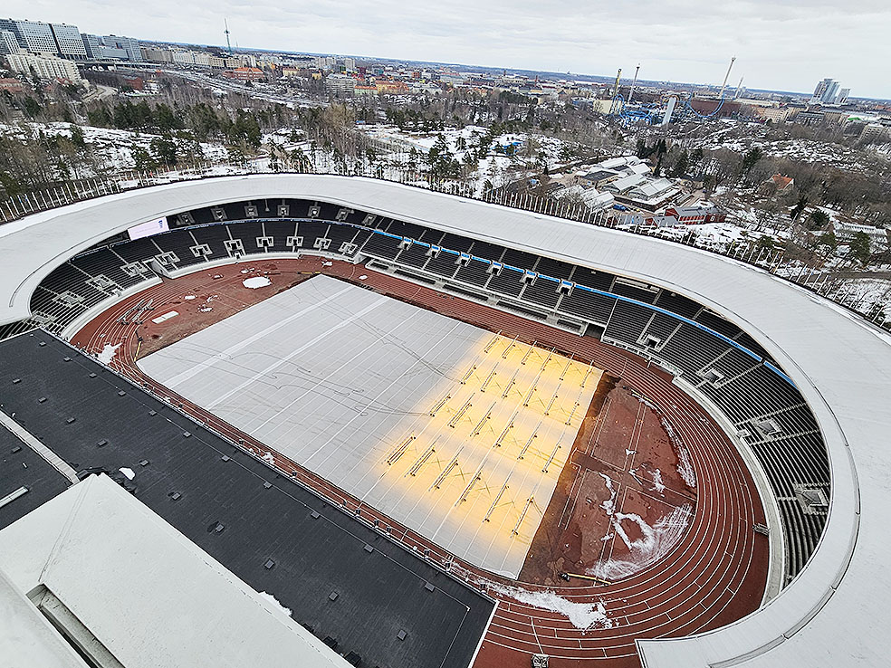 LifTe北欧の暮らし 2024年編集部が冬の北欧出張12日目に訪れたフィンランドのヘルシンキにあるオリンピックスタジアム敷地内にあるタワーから見たスタジアム