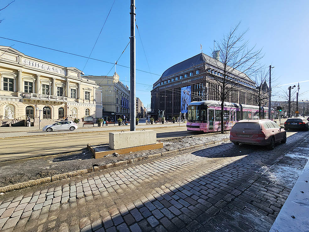 LifTe北欧の暮らし フィンランド 編集部が2024年冬の北欧出張で訪れたヘルシンキの中心地を走るトラム