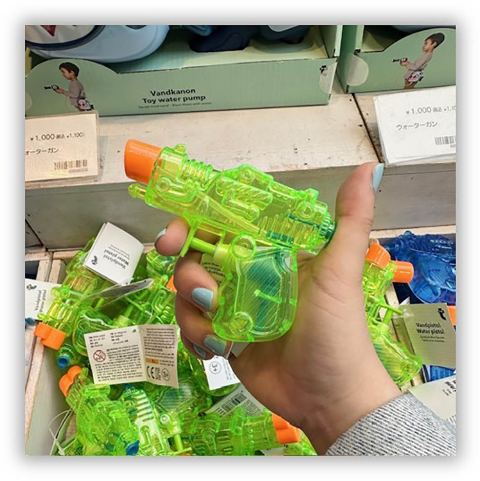 LifTe北欧の暮らし デンマーク発祥のフライングタイガー コペンハーゲンが夏の外遊び用アイテムとして販売しているミニウォーターガン