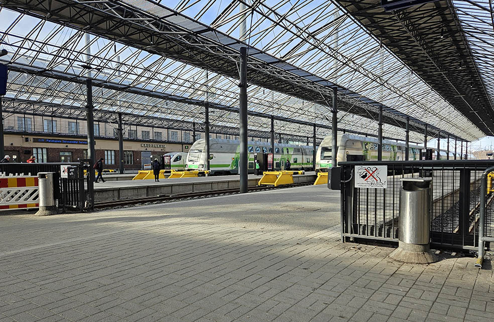 LifTe北欧の暮らし 2024年冬の北欧旅日記13日目で訪れたフィンランドのヘルシンキ中央駅のコンコース