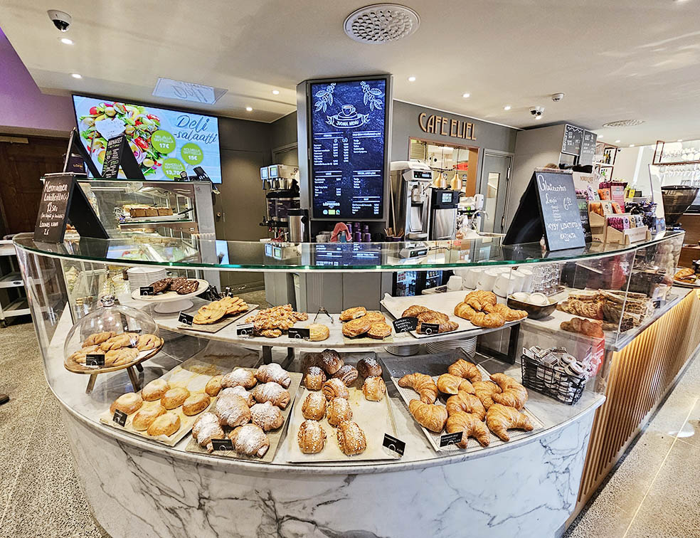 LifTe北欧の暮らし 2024年冬の北欧旅日記13日目で訪れたフィンランドのヘルシンキ中央駅にあるカフェ「カフェ・エリエル」