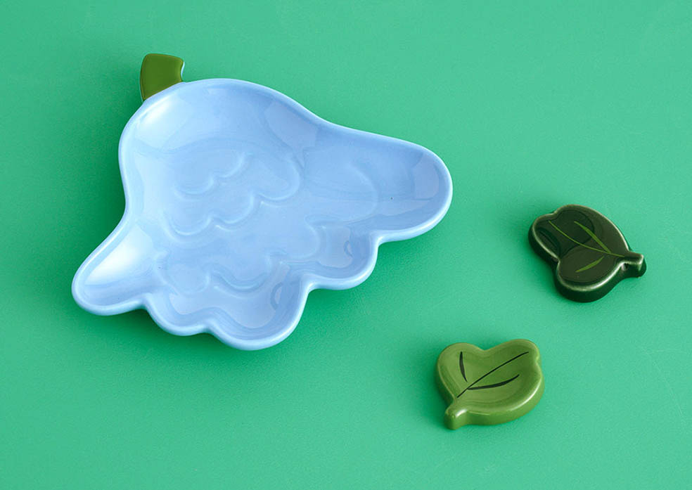 LifTe北欧の暮らし フィンランドのマリメッコが伊勢丹新宿店で8月6日~12日の間展開するポップアップストア「FIEELD OF FLOWERS」の箸置きセットとプレート