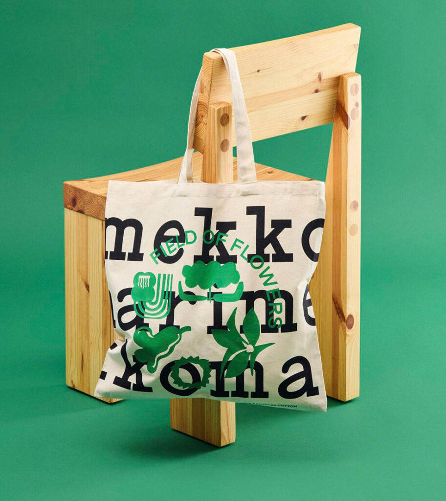 LifTe北欧の暮らし フィンランドのマリメッコが伊勢丹新宿店で8月6日~12日の間展開するポップアップストア「FIEELD OF FLOWERS」で展開される一定額以上の購入者に先着でプレゼントされる限定のファブリックバッグ