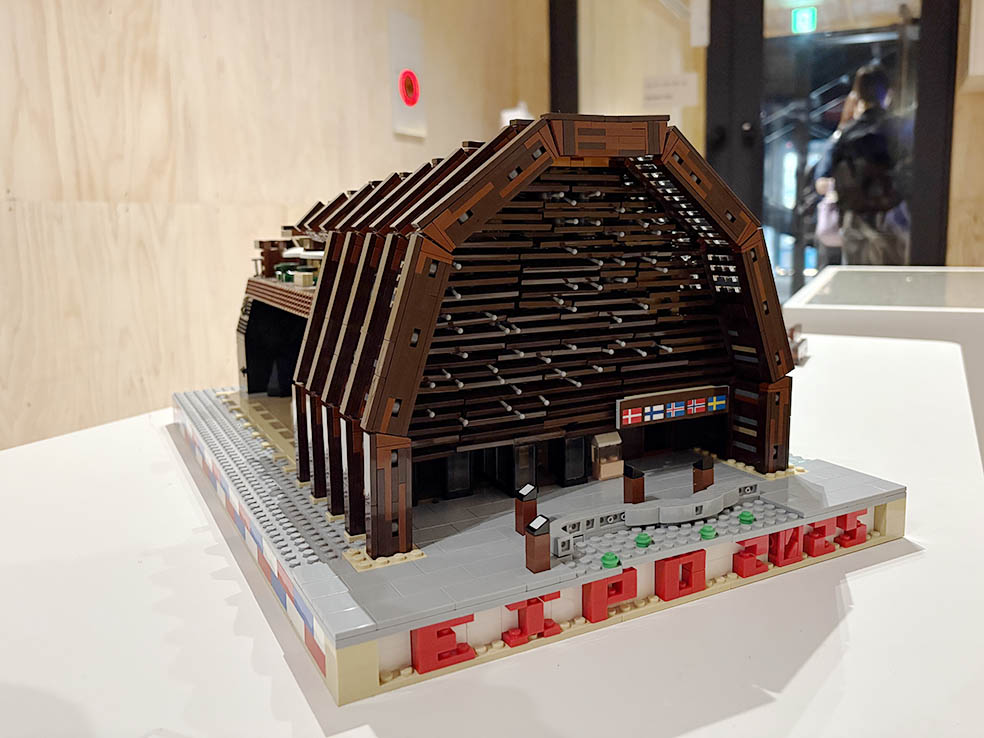LifTe北欧の暮らし フィンランド、スウェーデン、ノルウェー、デンマーク、アイスランドの北欧5か国共同で作り上げた大阪・関西万博の北欧パビリオンの出口で展示されている京都大学レゴ同好会がレゴブロックで作った北欧パビリオン