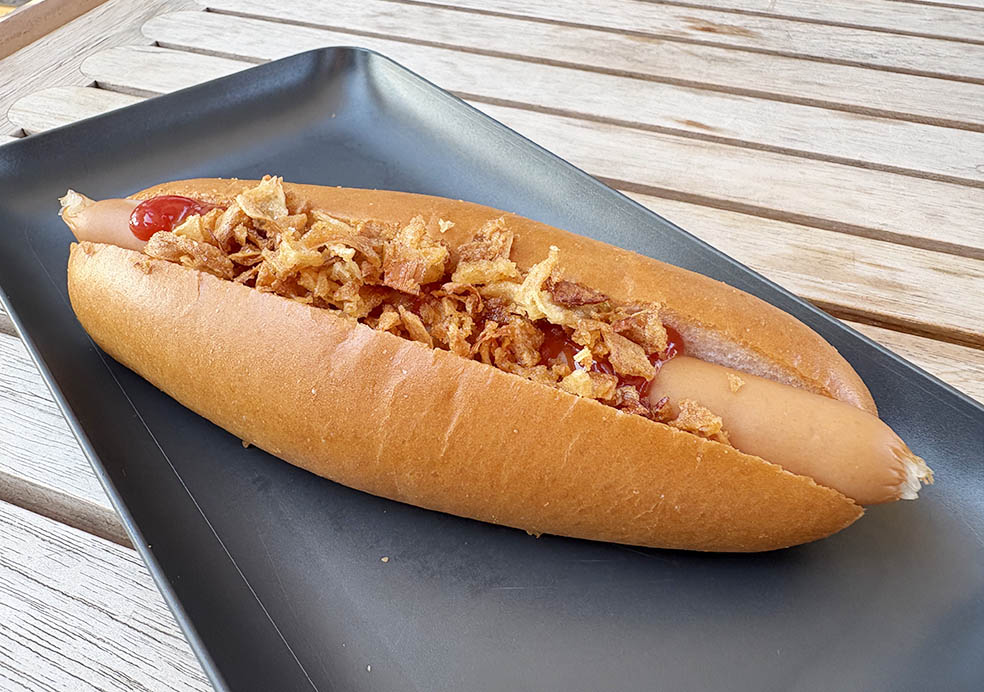 LifTe北欧の暮らし 大阪・関西万博 フィンランド、スウェーデン、ノルウェー、アイスランド、デンマーク5か国で北欧パビリオンの3Fのルーフトップレストランで食べられるホットドッグ