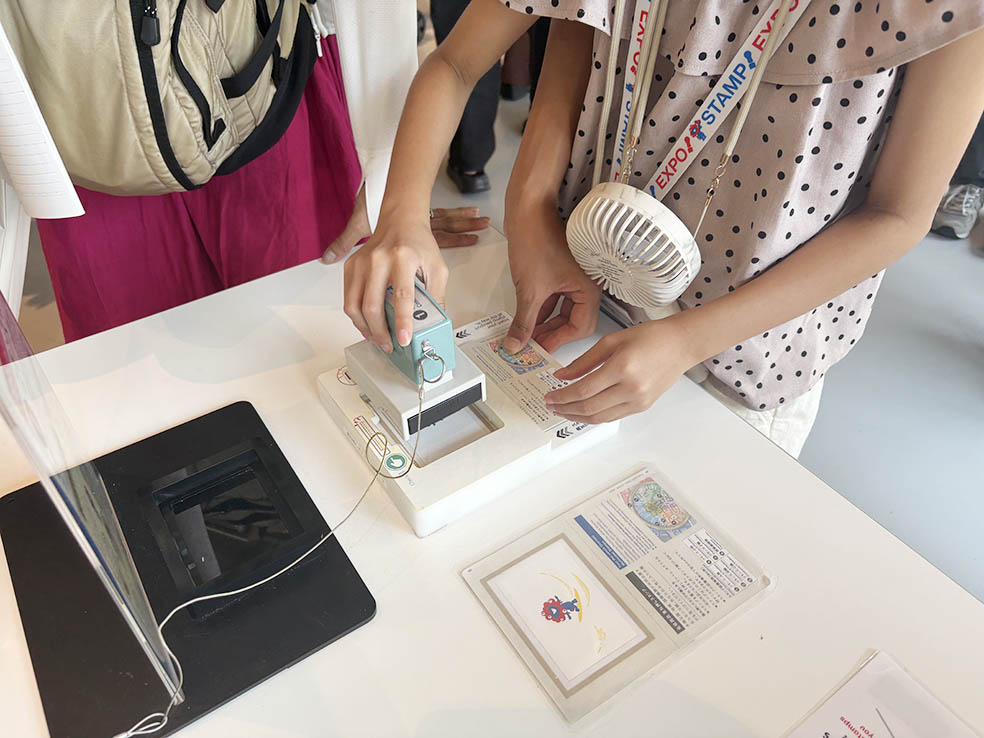 LifTe北欧の暮らし 10月13日まで大阪・夢洲で開催中の大阪・関西万博内で挑戦できる重ね絵スタンプ ミャクミャク