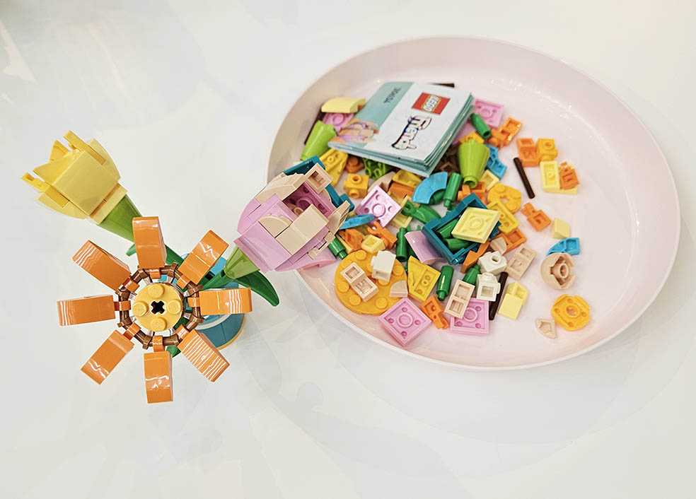 LifTe北欧の暮らし デンマーク発祥のレゴが丸の内で8月1日(金)〜8月24日(日)の期間中に開催する「レゴ®フェスティバル ボタニカルガーデン in Marunouchi 2025」で体験できるワークショップレゴⓇブロックでお花畑をつくろう!(お子さま向け)