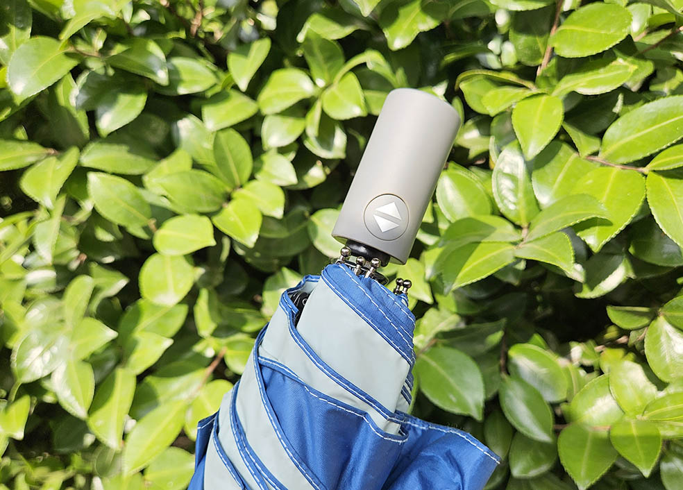 LifTe北欧の暮らし スウェーデンブランドinnovator(イノベーター)の晴雨兼用折りたたみ傘「IN-55WJP」のディープブルー