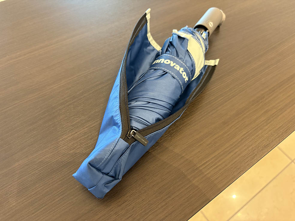 LifTe北欧の暮らし スウェーデンブランドinnovator(イノベーター)の晴雨兼用折りたたみ傘「IN-55WJP」のディープブルー