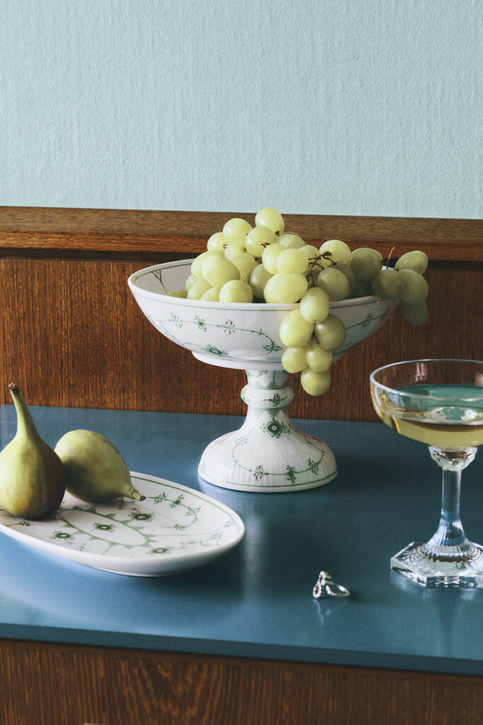 LifTe北欧の暮らし デンマークの老舗陶磁器ブランド ロイヤル コペンハーゲンが復刻発売するアルネ・ヤコブセンが愛したグリーンフルーテッド プレイン