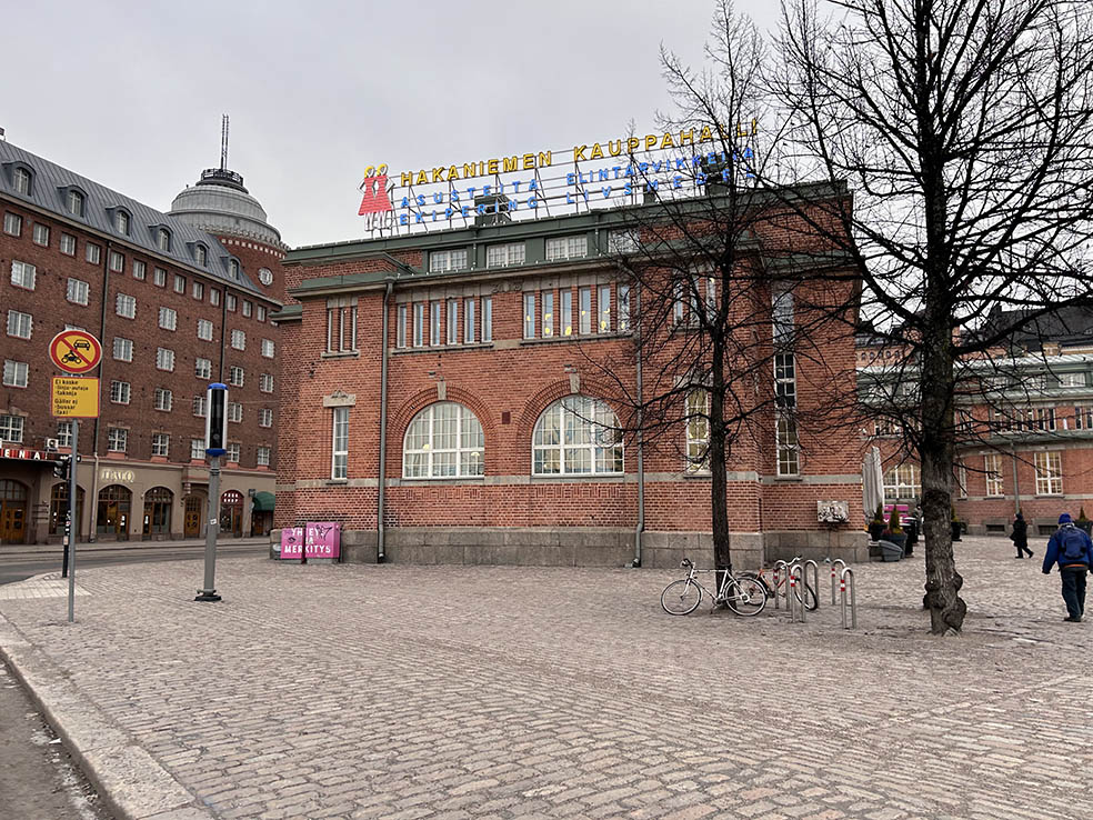 LifTe北欧の暮らし 10月4日はシナモンロールの日 フィンランドのハカニエミマーケット