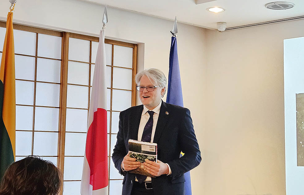 LifTe北欧の暮らし リトアニア大使館で開催された在本彌生の写真集『リトアニア リトアニア リトアニア!』の刊行記念イベントで登壇したオーレリウス・ジーカス大使