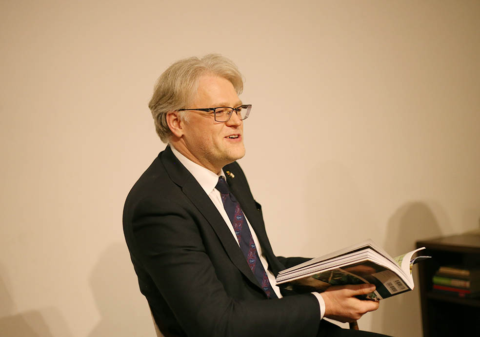 LifTe北欧の暮らし リトアニア大使館で開催された在本彌生の写真集『リトアニア リトアニア リトアニア!』の刊行記念イベントで登壇したオーレリウス・ジーカス大使