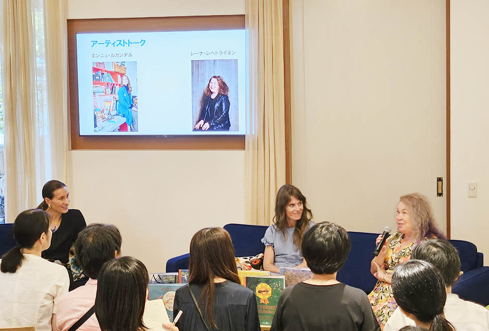 LifTe北欧の暮らし フィンランド大使館で行われた文学トークイベントで登壇したレーナ・レヘトライネンとエンニュ・ルカンデル