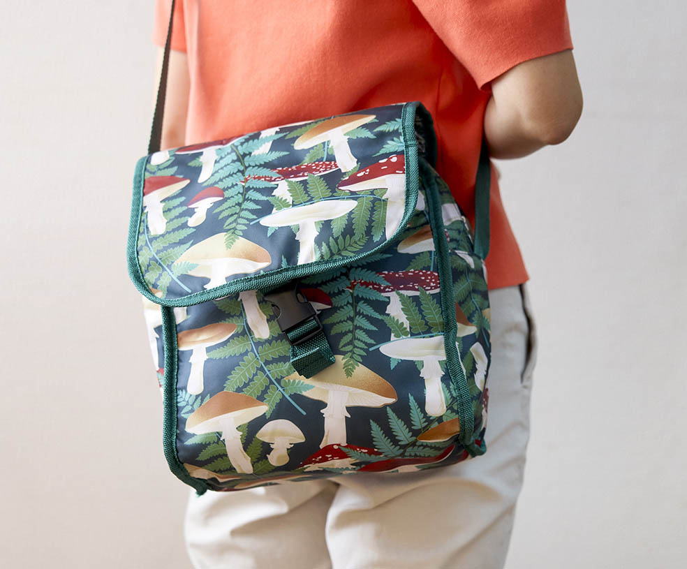 LifTe北欧の暮らし デンマーク発祥のライフスタイル雑貨ストア フライングタイガーコペンハーゲンが発売するきのこシリーズの保冷バッグ