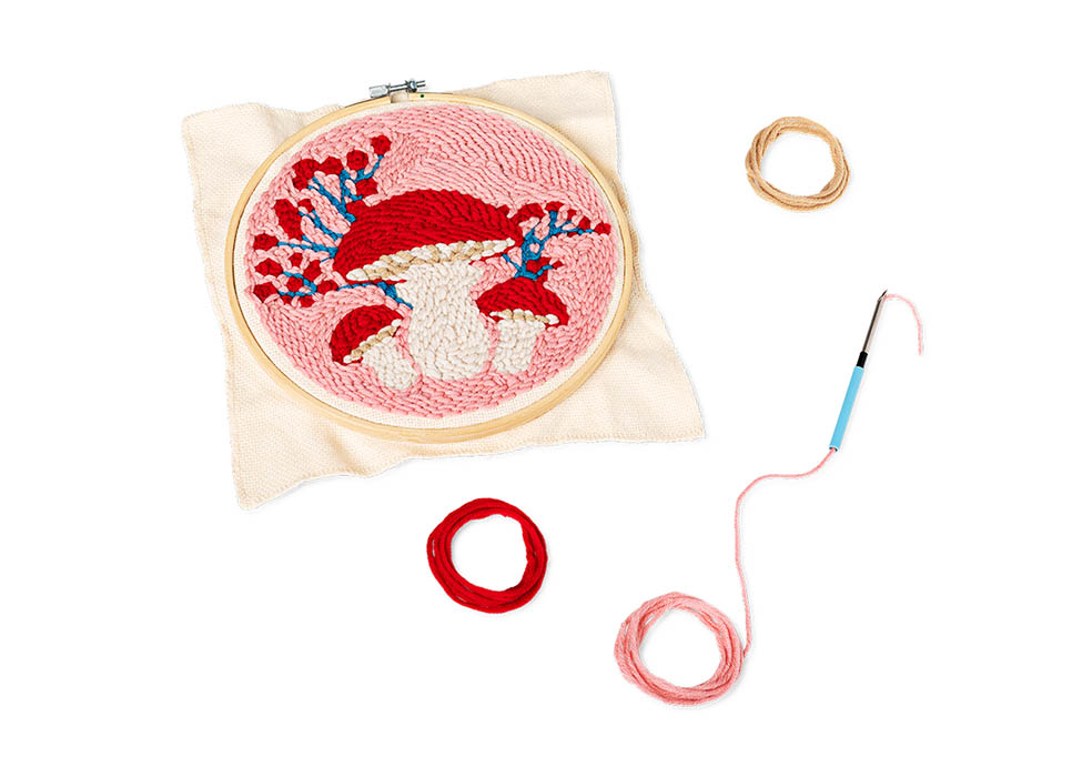 LifTe北欧の暮らし デンマーク発祥のライフスタイル雑貨ストア フライングタイガーコペンハーゲンが発売するきのこシリーズのDIYパンチニードルセット