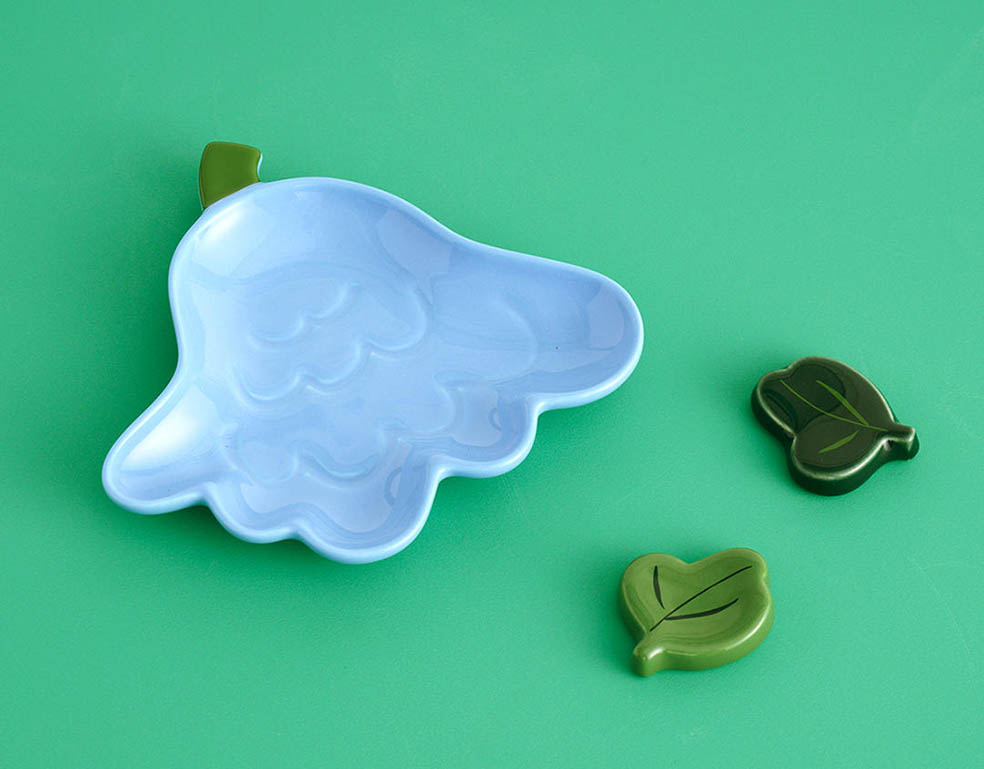 LifTe北欧の暮らし フィンランドのマリメッコから9月17日から大阪のあべのハルカス近鉄本店で開催されるポップアップエキシビション〈Field of flowers〉で販売されるプレートと箸置きセット