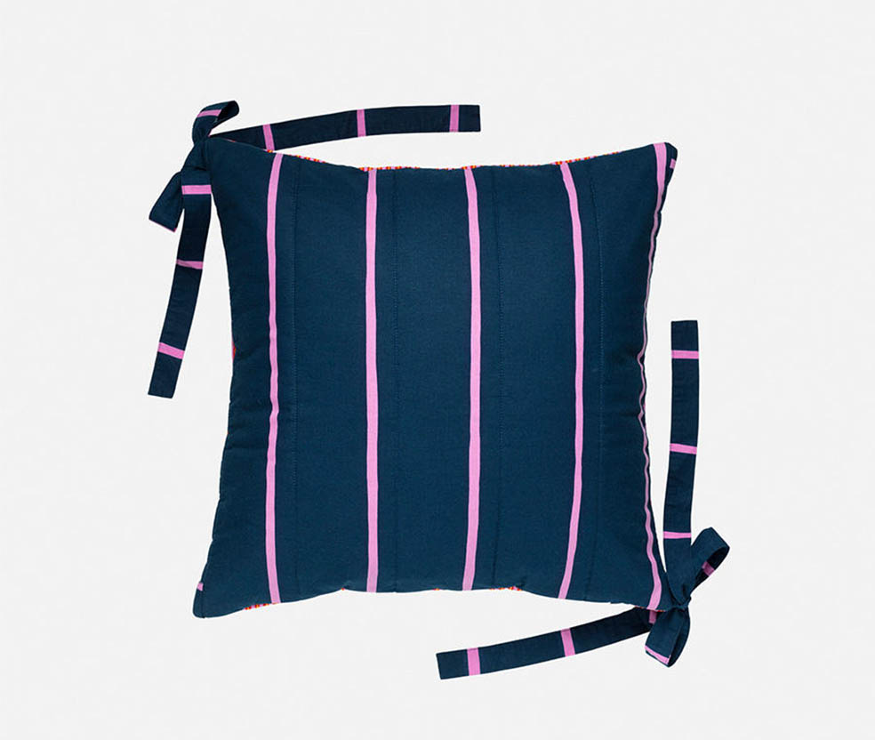 LifTe北欧の暮らし フィンランドのマリメッコから9月19日(金)寄り発売となるレイラ・ゴハーがデザインした新コレクション「Laila Gohar for Marimekko」のPuhveli Rastas 50×50cm クッションカバー