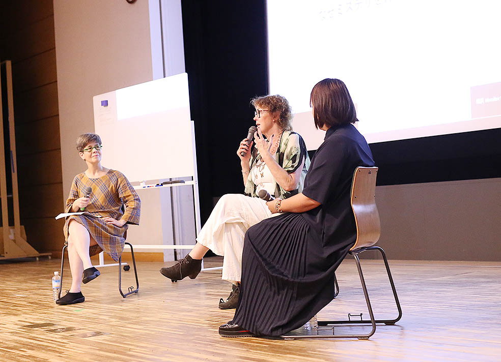 LifTe北欧の暮らし スウェーデン大使館主催で明治大学のリバティータワーで開催された文学のトークイベント「なぜミステリーを書くのか?」で登壇した日本のミステリー作家湊かなえとスウェーデンのミステリー作家トーヴェ・アルステルダール