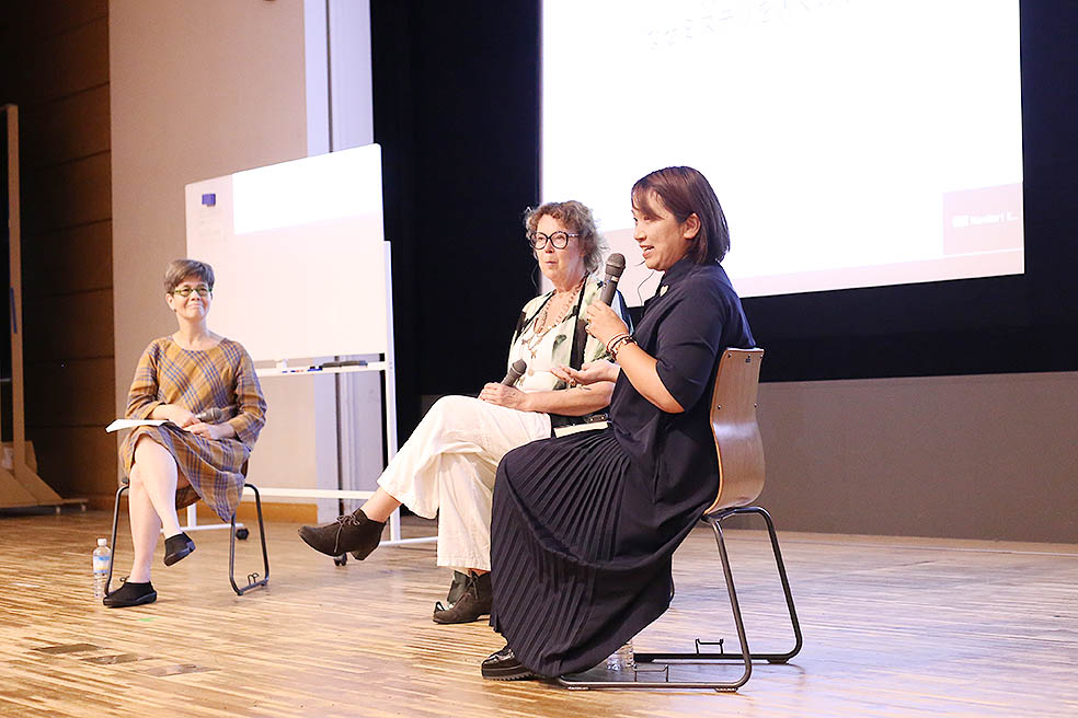 LifTe北欧の暮らし スウェーデン大使館主催で明治大学のリバティータワーで開催された文学のトークイベント「なぜミステリーを書くのか?」で登壇した日本のミステリー作家湊かなえとスウェーデンのミステリー作家トーヴェ・アルステルダール