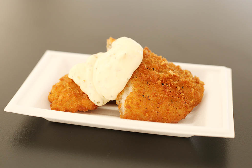 LifTe北欧の暮らし 9月19日(金)から21日(日)まで東京スカイツリーのスカイアリーナで開催されている「ノルウェーシーフードフェス2025」で提供される食堂新「ノルウェーサバの鯖カツ」